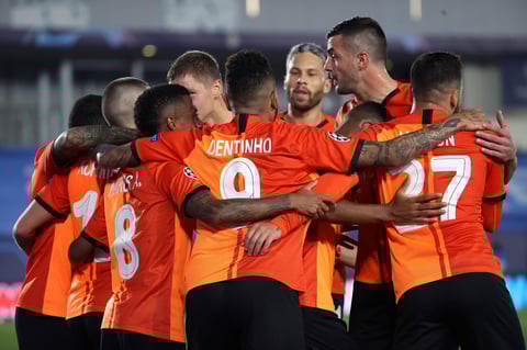 El Shakhtar Donetsk hizo buena su amplia ventaja de tres goles en la primera mitad 