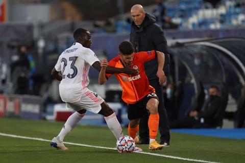 El Shakhtar Donetsk hizo buena su amplia ventaja de tres goles en la primera mitad 