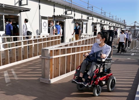 Las cifras de participantes en los Juegos son colosales: 11.000 deportistas, más miles de dirigentes, jueces, invitados especiales, patrocinadores y prensa. A ello hay que incluir los 4.000 deportistas que intervendrán en los Juegos Parolímpicos.