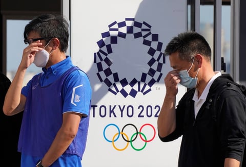 Y el último factor es tomar en cuenta la posibilidad de que una vacuna estará lista para cuando los Juegos sea inaugurados el 23 de julio de 2021. Pero, ¿debe un deportista tener prioridad? ¿Se les deberá exigir que se vacunen? ¿Y quién pagará la vacuna?