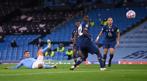 Porto y el 'Tecatito' Corona caen ante el Manchester City en Champions League