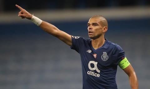 Porto y el 'Tecatito' Corona caen ante el Manchester City en Champions League