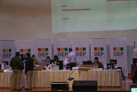Espera Bolivia cómputo final para confirmar regreso del MAS al poder