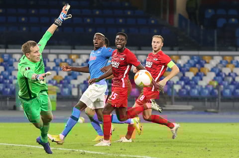 AZ Alkmaar salió con los tres puntos del estadio de San Paolo 