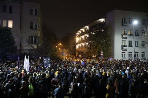 El conjunto del poder judicial ha quedado cuestionado en Polonia a raíz de la reforma impulsada por el PiS. Bruselas ha abierto un proceso sancionador por considerar que erosiona la independencia del poder judicial. Al frente del tribunal ha quedado la juez Julia Przylebska, en el por nominación del PiS.