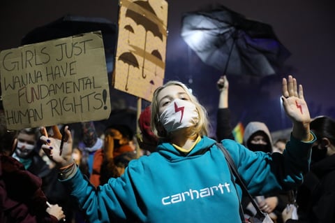Según los datos del Ministerio de Sanidad, en 2019 se practicaron en Polonia (con casi 38 millones de habitantes) apenas 1.110 abortos legales. De ellos, 1.074 (el 96 %) se llevaron a cabo por malformación del feto.