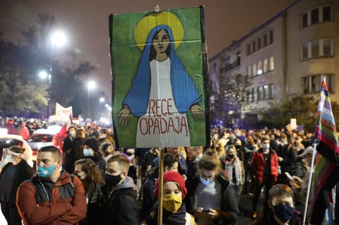 Mujeres y oposición liberal se han movilizado contra un dictamen que derriba una de las pocas posibilidades de acceder al aborto legal en ese país