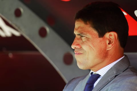 Al concluir la jornada 8, Luis Alfonso Sosa dejó a los Rayos del Necaxa tras cosechar ocho puntos de 24 posibles. José Guadalupe Cruz fue el sustituto y aunque tuvo problemas en el arranque de su gestión, en los últimos partidos ha cosechado puntos que colocan a los hidrocálidos en la undécima posición.