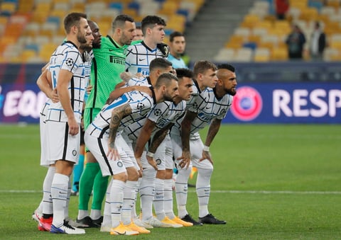 Y el duelo fue un monólogo interista contra un Shakhtar ordenado y encerrado en defensa con sus líneas muy pegadas. Un auténtico muro que aguantó el bombardeo del Inter, que tuvo al menos cuatro oportunidades claras de gol en la primera mitad.