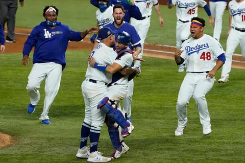 Julio Urías y Víctor González le dan la Serie Mundial a los Dodgers