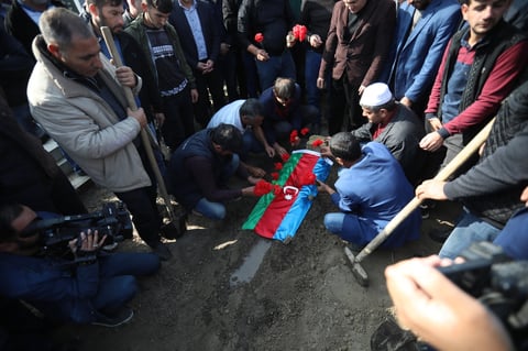 Armenia y Azerbaiyán rompen tregua regresando con intenso combate