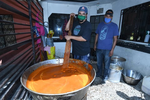En la colonia Eduardo Guerra, la familia Holguín Marrero también realizó el tradicional guiso para compartir a la comunidad y así agradecer a San Judas por los milagros concedidos.