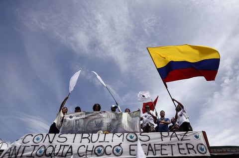 Protestan exguerrilleros de las FARC contra la violencia en Colombia