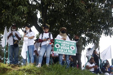 Protestan exguerrilleros de las FARC contra la violencia en Colombia