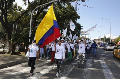 Protestan exguerrilleros de las FARC contra la violencia en Colombia