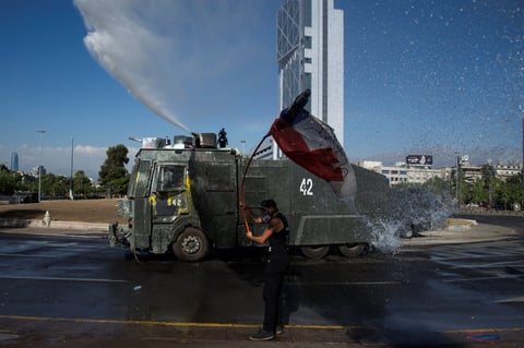 Vuelven las protestas en Chile tras aprobar histórico plebiscito