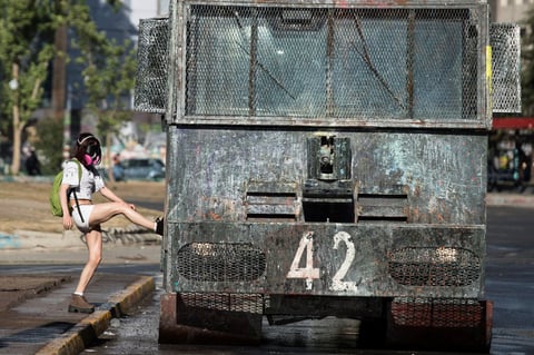 Vuelven las protestas en Chile tras aprobar histórico plebiscito