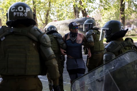 Vuelven las protestas en Chile tras aprobar histórico plebiscito