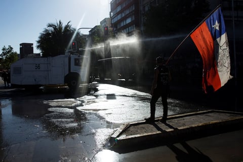 Vuelven las protestas en Chile tras aprobar histórico plebiscito