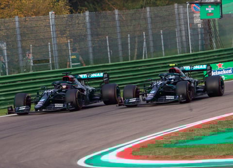 Se impone Hamilton en Gran Premio de Emilia Romaña; 'Checo' Pérez finaliza en sexto