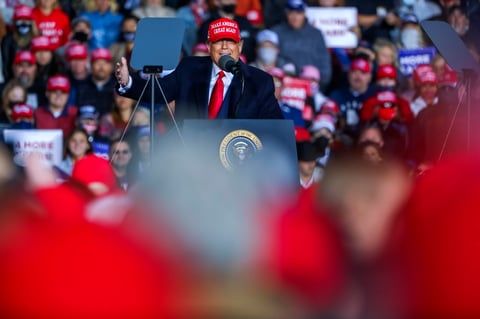 Donald Trump lanza frenético cierre de campaña para revertir encuestas