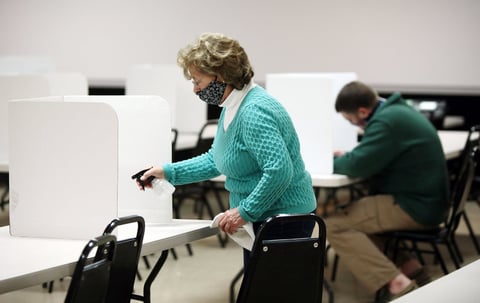 Ya abrieron los primeros colegios electorales en una jornada histórica donde se decidirá entre Donald Trump o Joe Biden