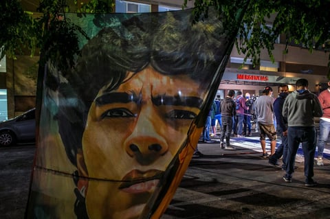 El exjugador argentino será operado por un coágulo en la cabeza
