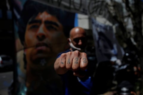 El exjugador argentino será operado por un coágulo en la cabeza