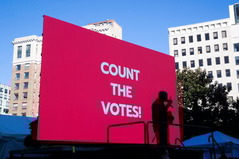 Sin un resultado definitivo después de la jornada electoral, grupos de activistas llamaron este miércoles a movilizaciones en distintas ciudades de Estados Unidos para alzar su voz en defensa del voto y mantener vivos los reclamos contra el racismo y la brutalidad policial.