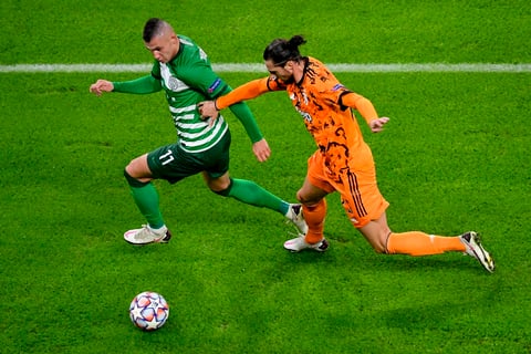 Eso sí, a Pirlo le surgieron problemas en el centro del campo al empezar la segunda parte. El brasileño Arthur Melo, que fue titular, se retiró por molestias musculares, aunque según pudo saber EFE de fuentes cercanas al jugador solo fue por precaución, mientras que más seria pareció la lesión del galés Aaron Ramsey.