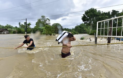 Lluvias dejan al menos 12 muertos en sureste de México
