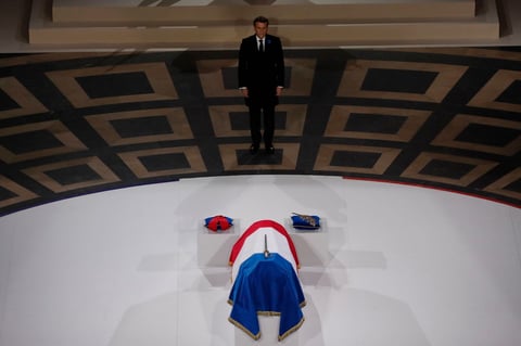 El respaldo del presidente de Francia, Emmanuel Macron, a las viñetas como ejemplo de la libertad de prensa ha enojado a algunos musulmanes que consideran los dibujos como una incitación y una forma de discurso de odio.