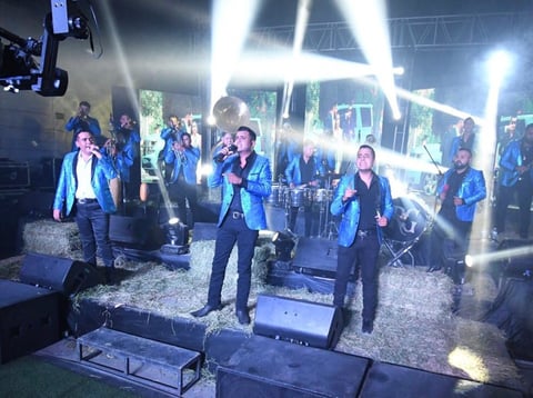 Los integrantes de la Poderosa Banda Rancho Grande están viviendo un “amor prohibido”, que lejos de “agüitarlos” les está dando muchas satisfacciones.     