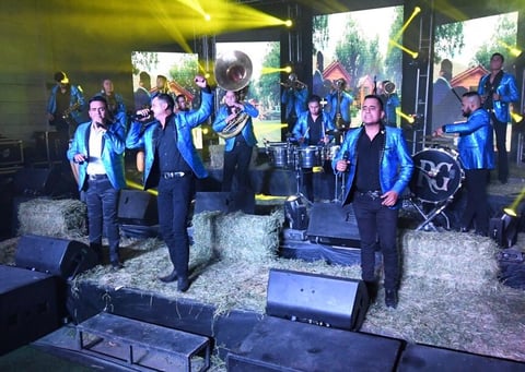 La agrupación de la Comarca Lagunera se encuentra de manteles largos porque ayer presentó su disco, de nombre Amor prohibido, en un evento que fue transmitido vía Facebook.