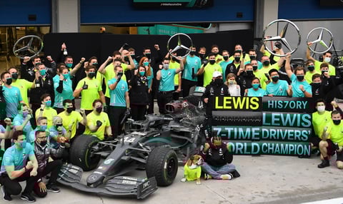 'Checo' Pérez queda en segundo en Gran Premio de Turquía