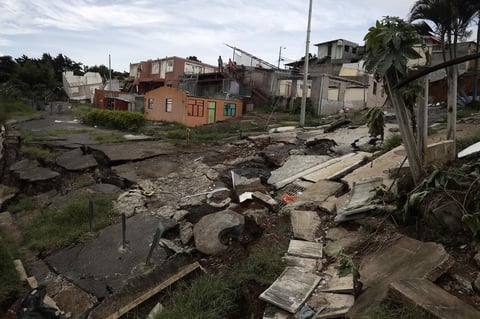 Hundimiento destruye más de 30 casas en Costa Rica