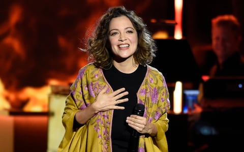 Natalia Lafourcade gana Álbum del Año en los Latin Grammy; Residente se lleva Canción
