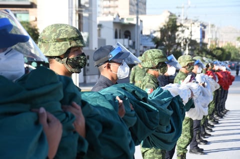 El evento inició en punto de las 09:00 horas en la explanada de la Plaza Mayor, ahí se colocó un escenario para las autoridades municipales y militares, mismas que se encargaron de la logística cívica para el izamiento de la bandera monumental, así como de los honores correspondientes.