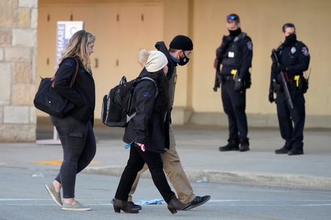 Tiroteo en centro comercial de Wisconsin deja ocho heridos