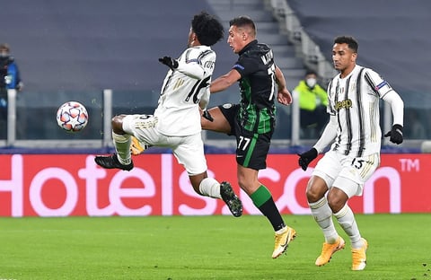 Unas cifras que no impidieron al español arrancar el duelo desde el banquillo, frustrando la posibilidad, tal y como se había especulado en las jornadas previas, de que el técnico juventino Andrea Pirlo actuase en ataque con el argentino Paulo Dybala, Cristiano Ronaldo y el propio Morata.