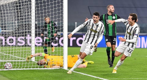 Un continuo llegar al área magiar que se convirtió en un asedio con la salida al terreno de juego de Federico Chiesa y, sobre todo, de Álvaro Morata.
