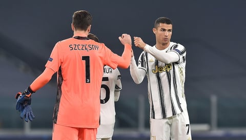 En una de sus primeras acciones, el internacional español puso un balón perfecto a Cristiano Ronaldo, que cuando ya parecía haber superado al portero visitante Denes Dibusz, vio cómo el guardameta le arrebataba el balón en el último momento.