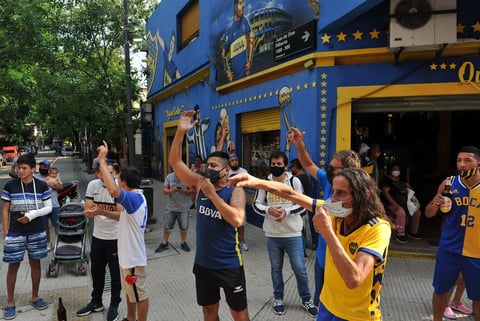 Los aficionados tomaron las calles para homenajear a su ídolo 