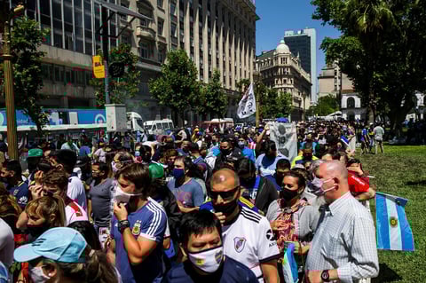 El exfutbolista argentino está siendo velado públicamente en la Casa Rosada de Argentina