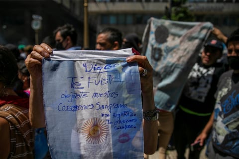 El exfutbolista argentino está siendo velado públicamente en la Casa Rosada de Argentina