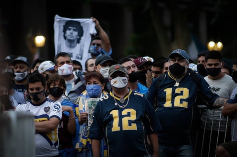 El exfutbolista argentino está siendo velado públicamente en la Casa Rosada de Argentina