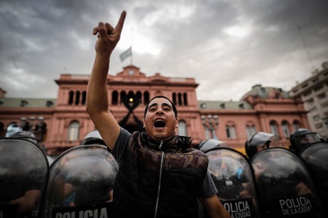 El exfutbolista argentino está siendo velado públicamente en la Casa Rosada de Argentina