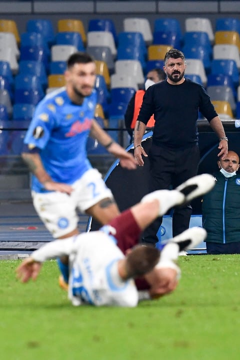 Napoli gana con gol del 'Chucky' Lozano en homenaje póstumo a Maradona