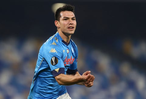 Napoli gana con gol del 'Chucky' Lozano en homenaje póstumo a Maradona