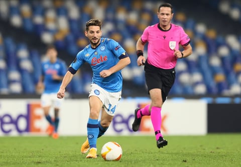 Napoli gana con gol del 'Chucky' Lozano en homenaje póstumo a Maradona